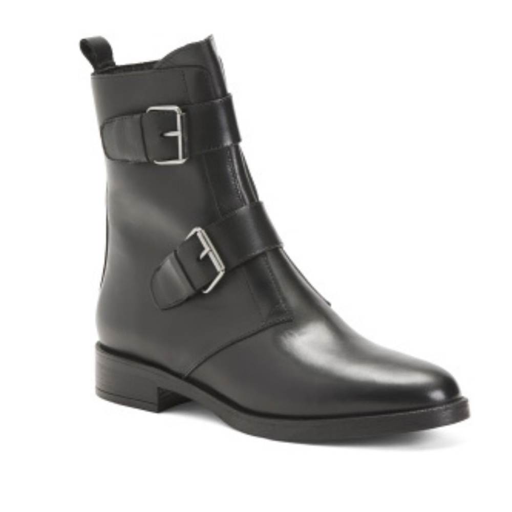 Emanuele Castro
Leather Buckle Booties size 40